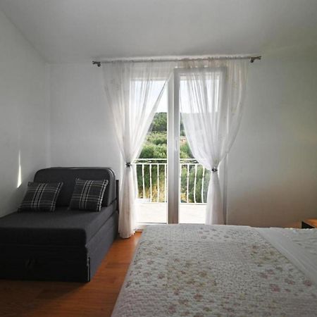 Apartments Mihovilovic - 50 M From Beach Slatine Bagian luar foto