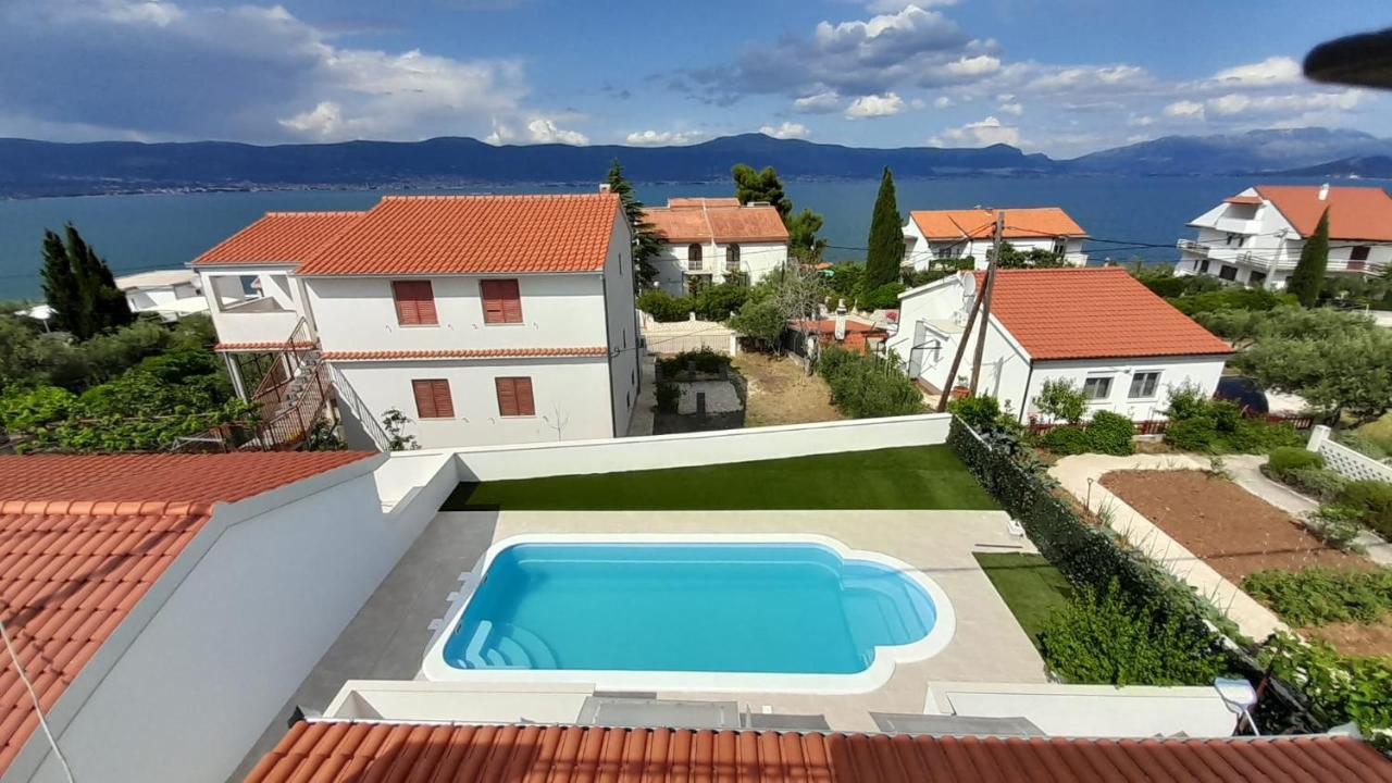 Apartments Mihovilovic - 50 M From Beach Slatine Bagian luar foto
