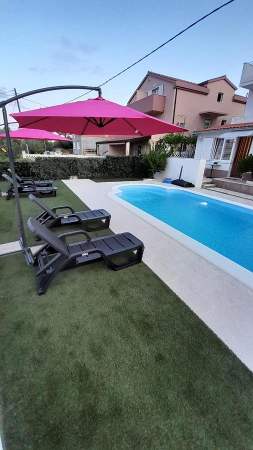 Apartments Mihovilovic - 50 M From Beach Slatine Bagian luar foto
