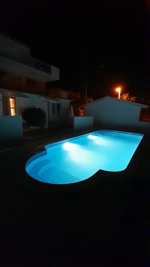 Apartments Mihovilovic - 50 M From Beach Slatine Bagian luar foto