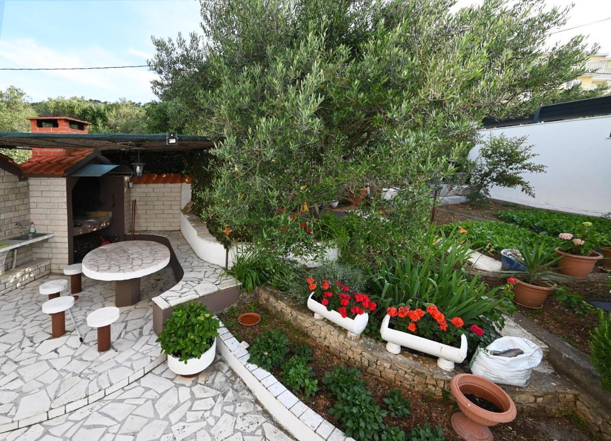 Apartments Mihovilovic - 50 M From Beach Slatine Bagian luar foto