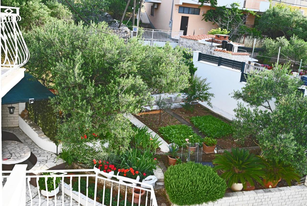 Apartments Mihovilovic - 50 M From Beach Slatine Bagian luar foto