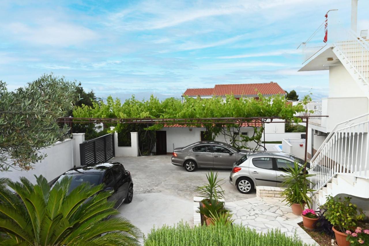 Apartments Mihovilovic - 50 M From Beach Slatine Bagian luar foto