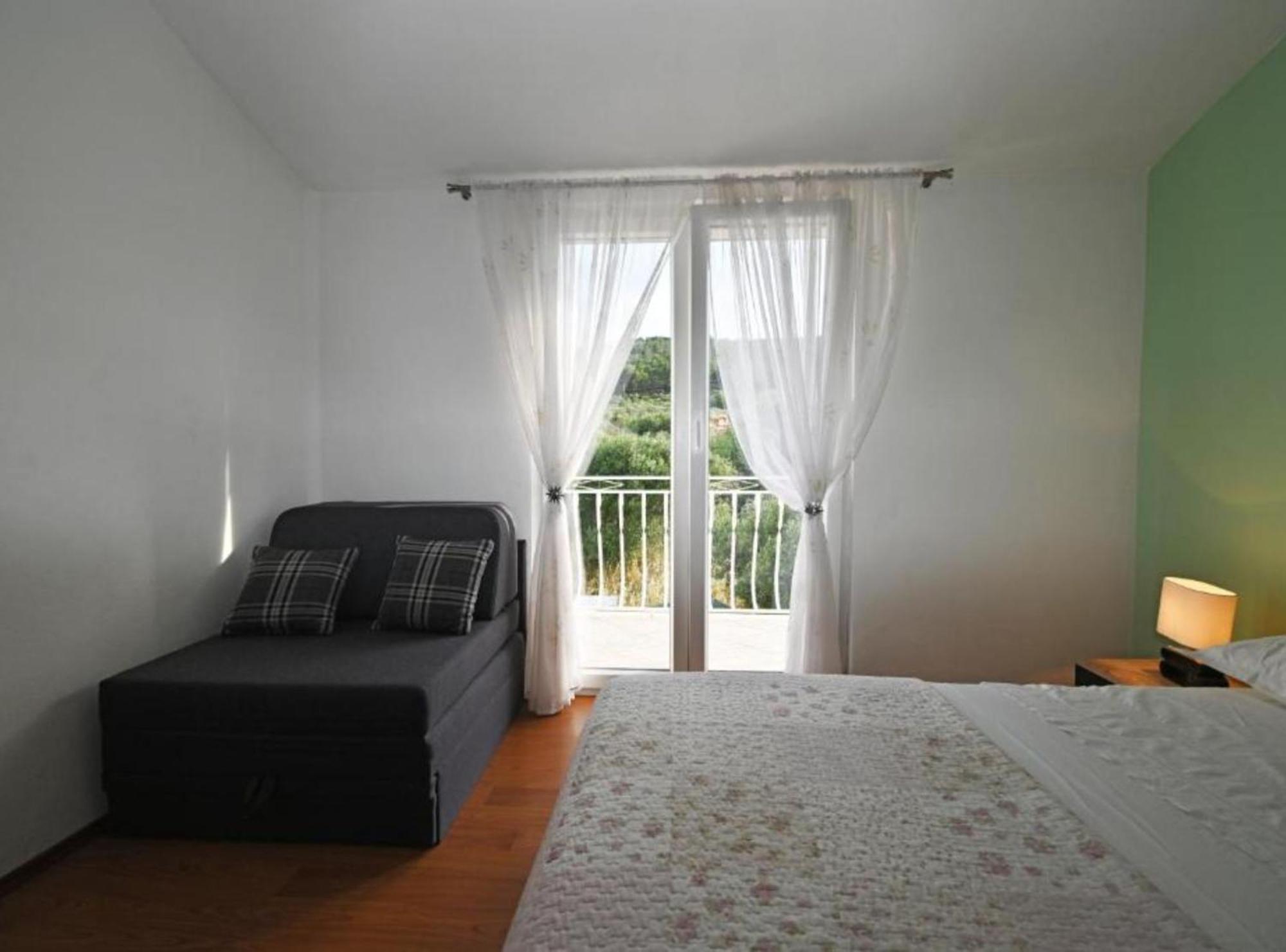Apartments Mihovilovic - 50 M From Beach Slatine Bagian luar foto