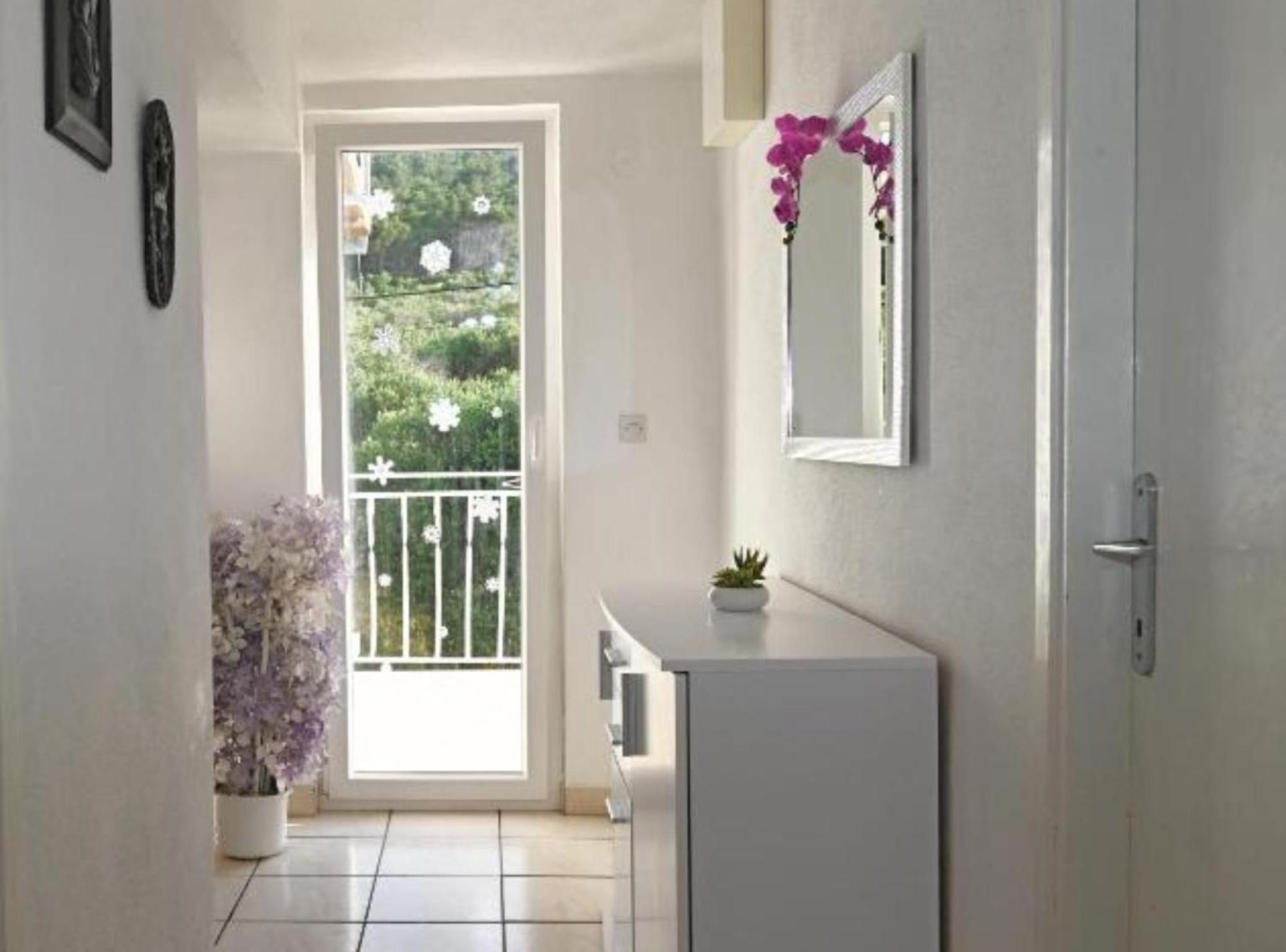 Apartments Mihovilovic - 50 M From Beach Slatine Bagian luar foto