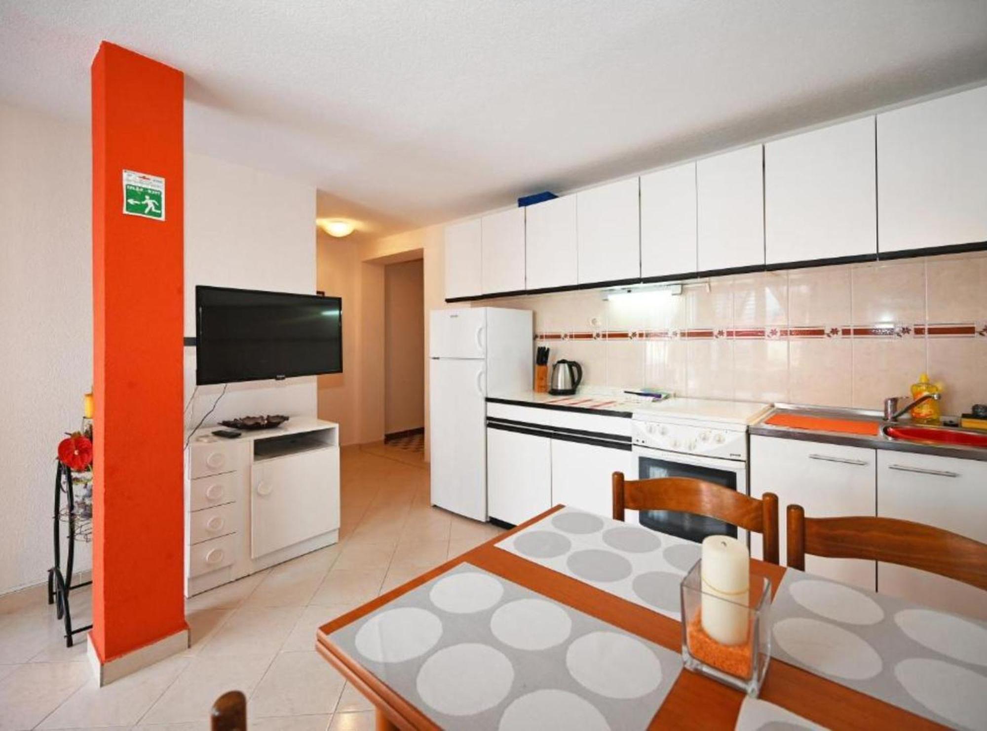 Apartments Mihovilovic - 50 M From Beach Slatine Bagian luar foto