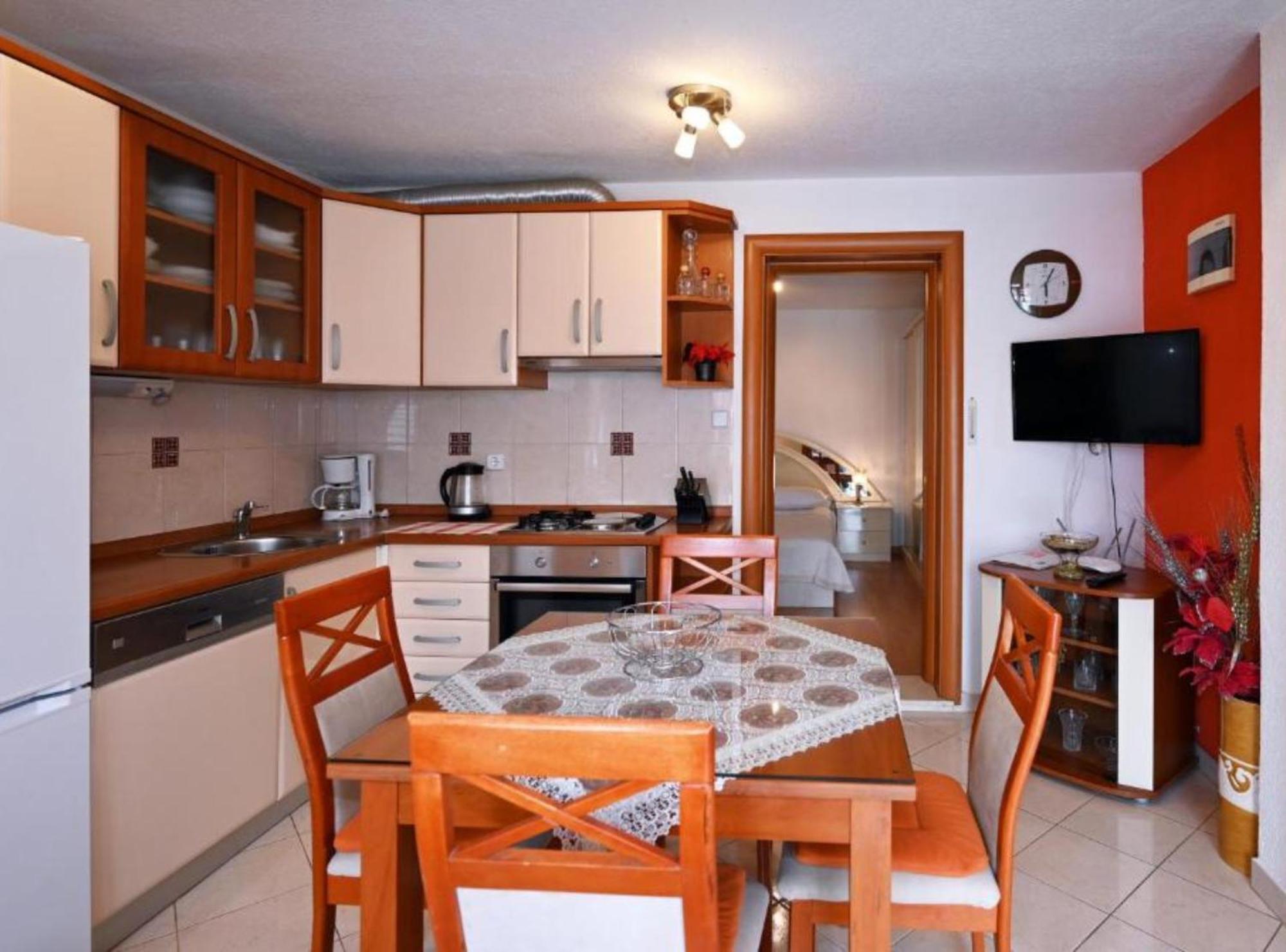 Apartments Mihovilovic - 50 M From Beach Slatine Bagian luar foto