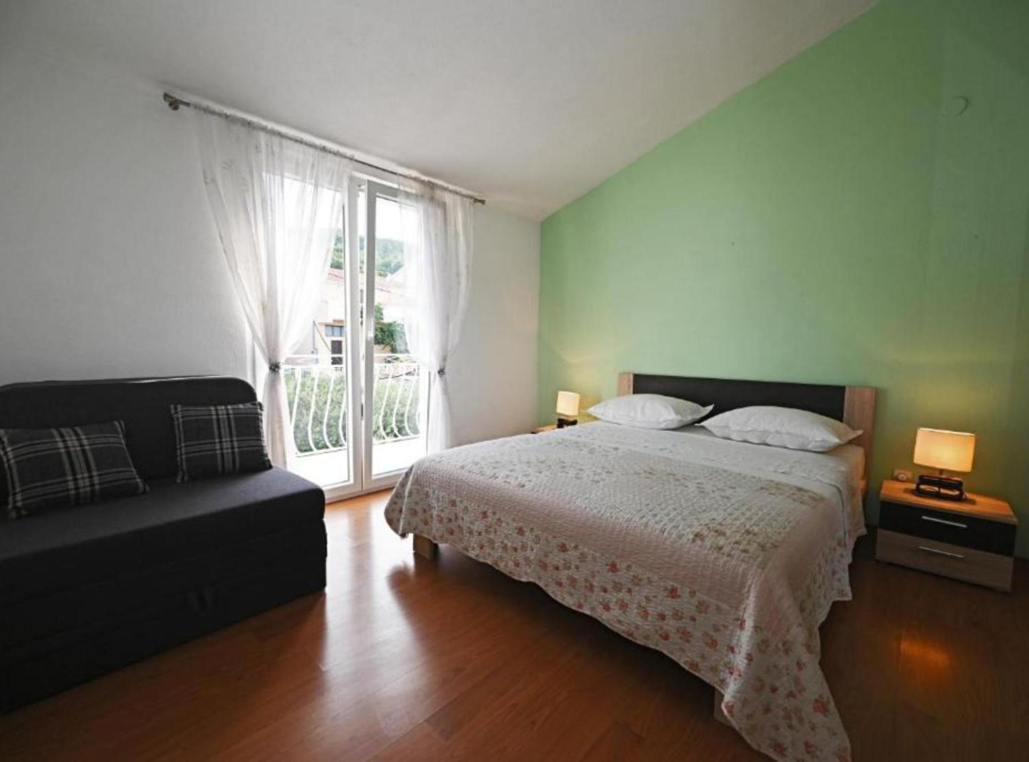 Apartments Mihovilovic - 50 M From Beach Slatine Bagian luar foto