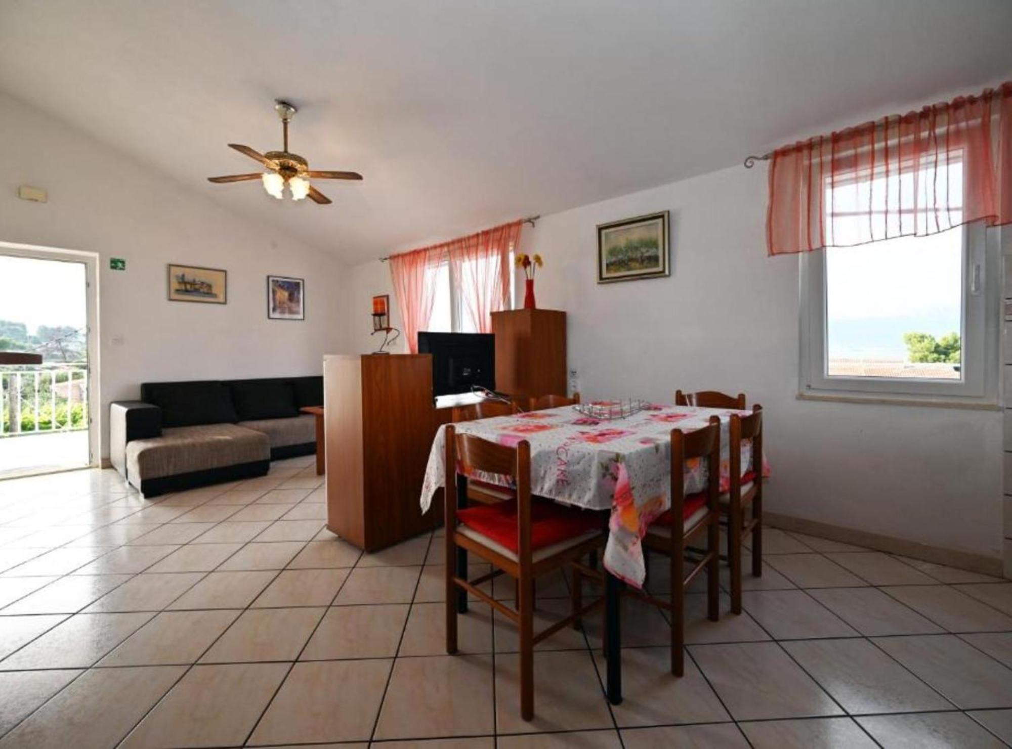 Apartments Mihovilovic - 50 M From Beach Slatine Bagian luar foto