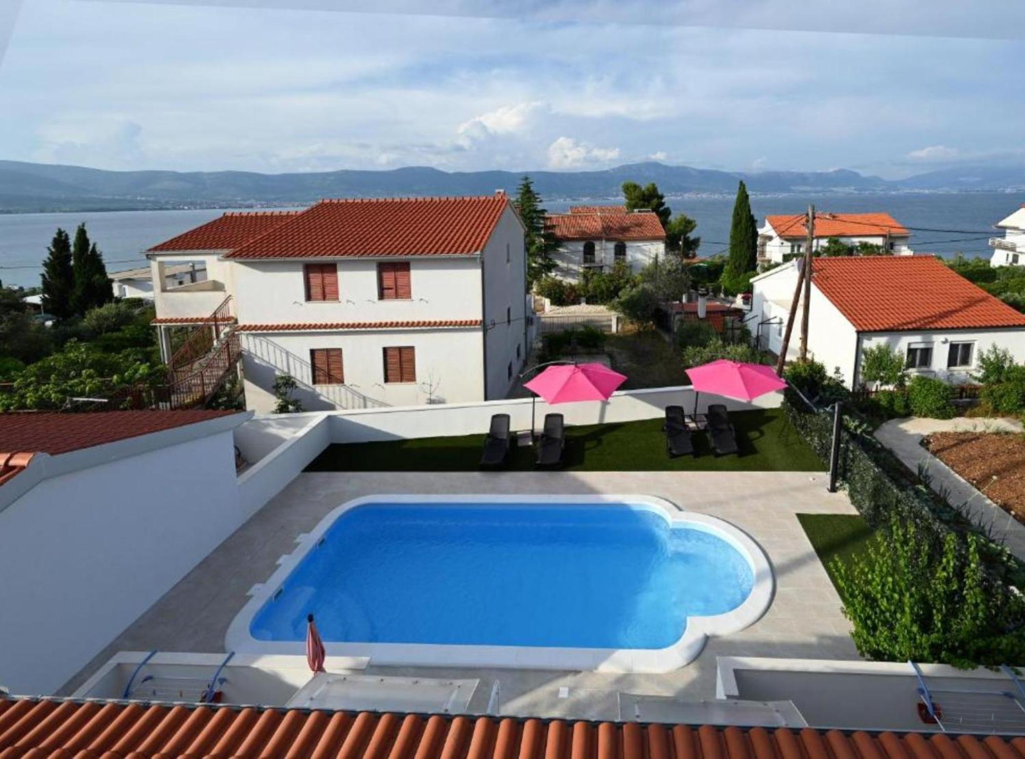 Apartments Mihovilovic - 50 M From Beach Slatine Bagian luar foto