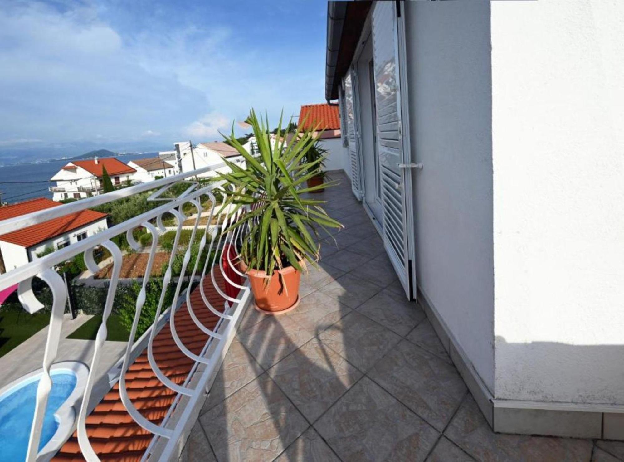 Apartments Mihovilovic - 50 M From Beach Slatine Bagian luar foto