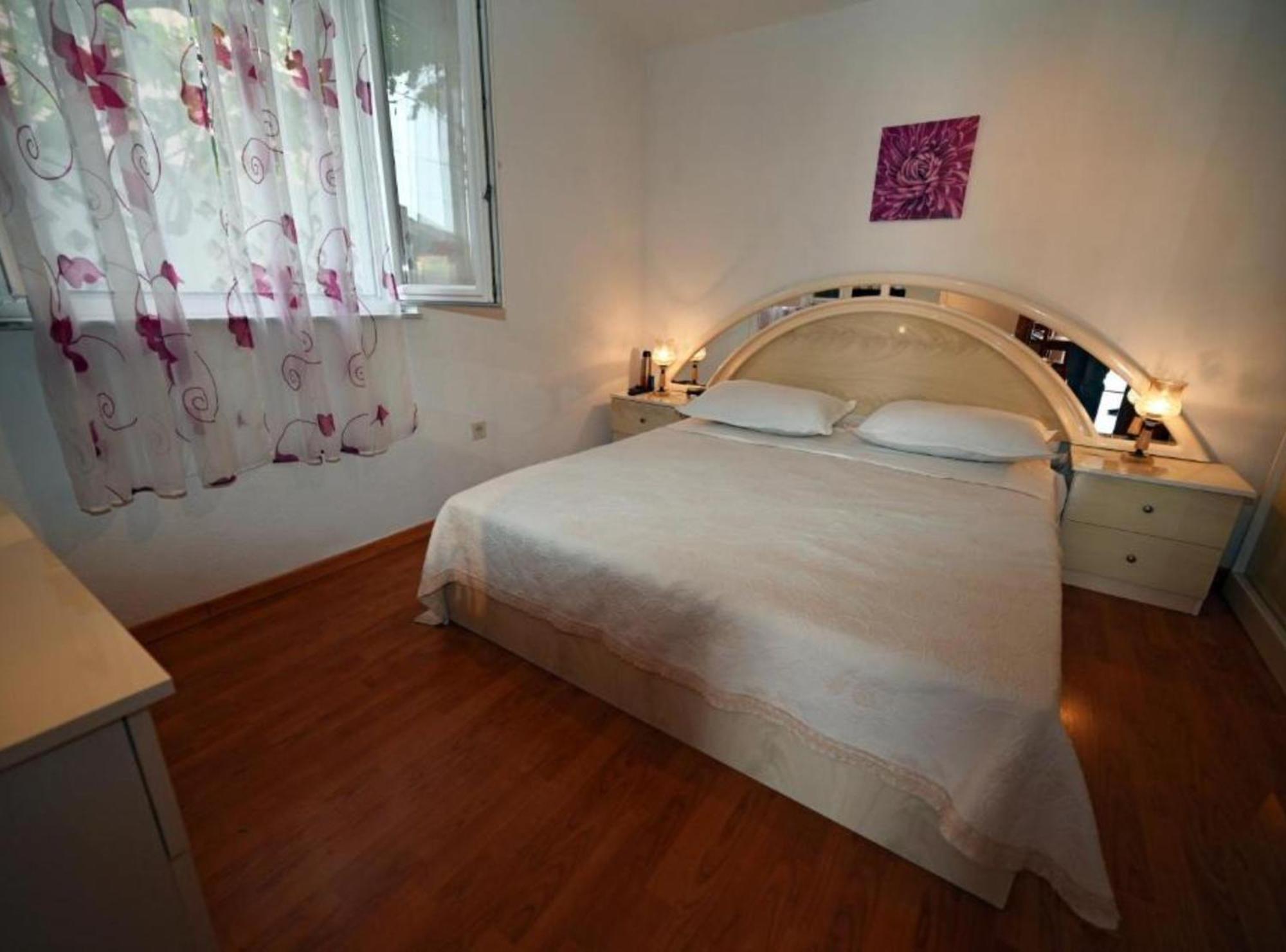 Apartments Mihovilovic - 50 M From Beach Slatine Bagian luar foto