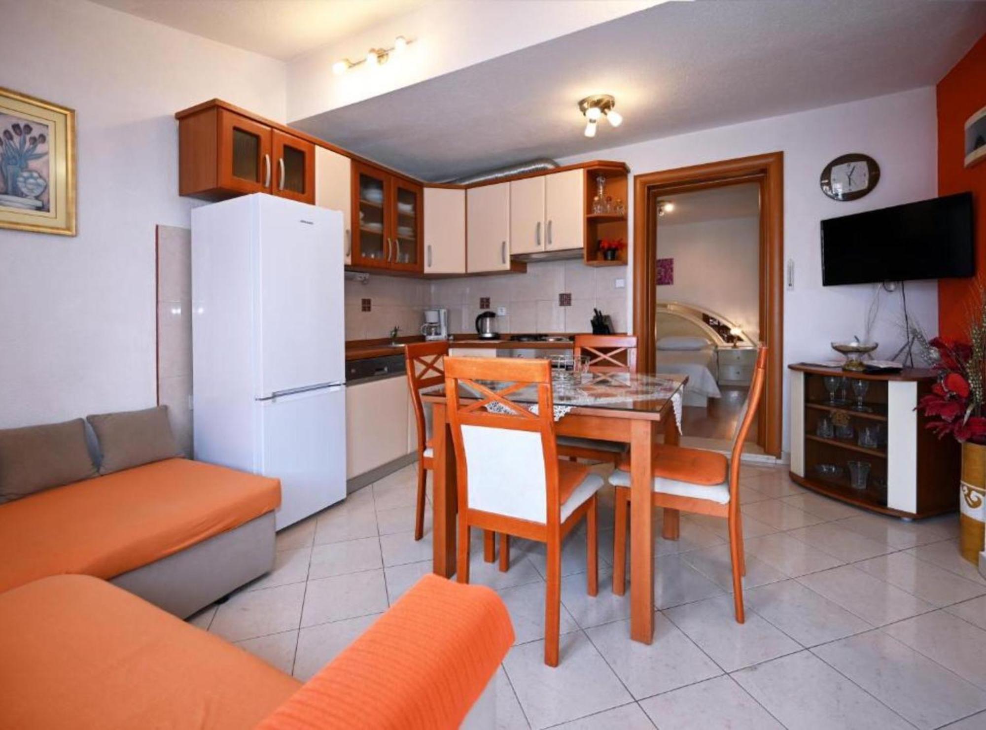 Apartments Mihovilovic - 50 M From Beach Slatine Ruang foto